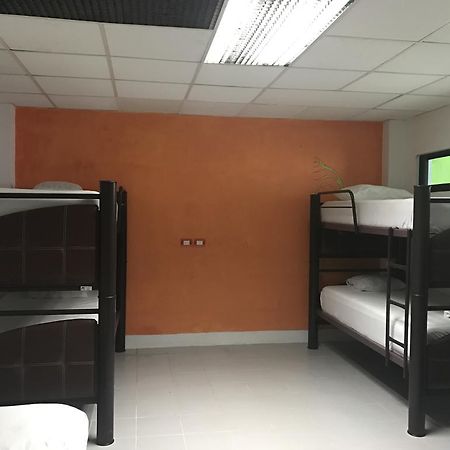 Hostel Mundo Maya Канкун Экстерьер фото