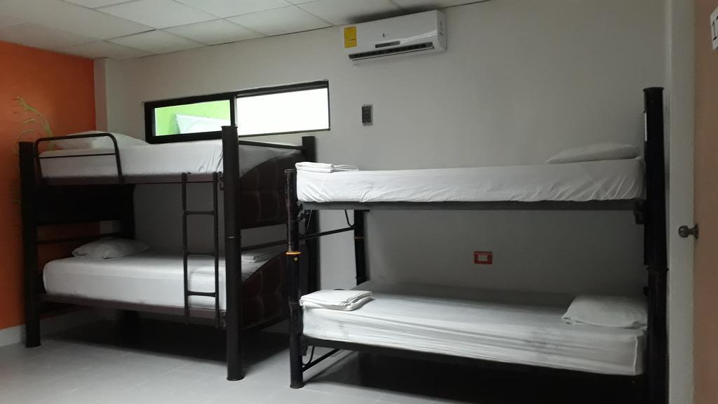 Hostel Mundo Maya Канкун Экстерьер фото