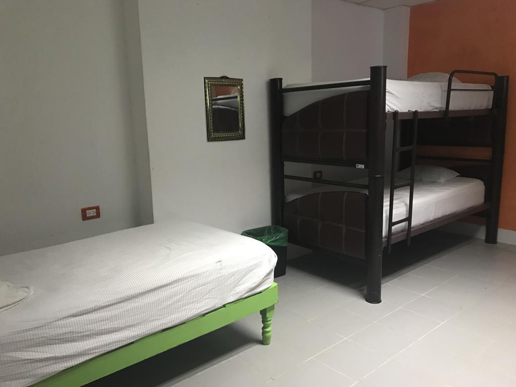 Hostel Mundo Maya Канкун Экстерьер фото