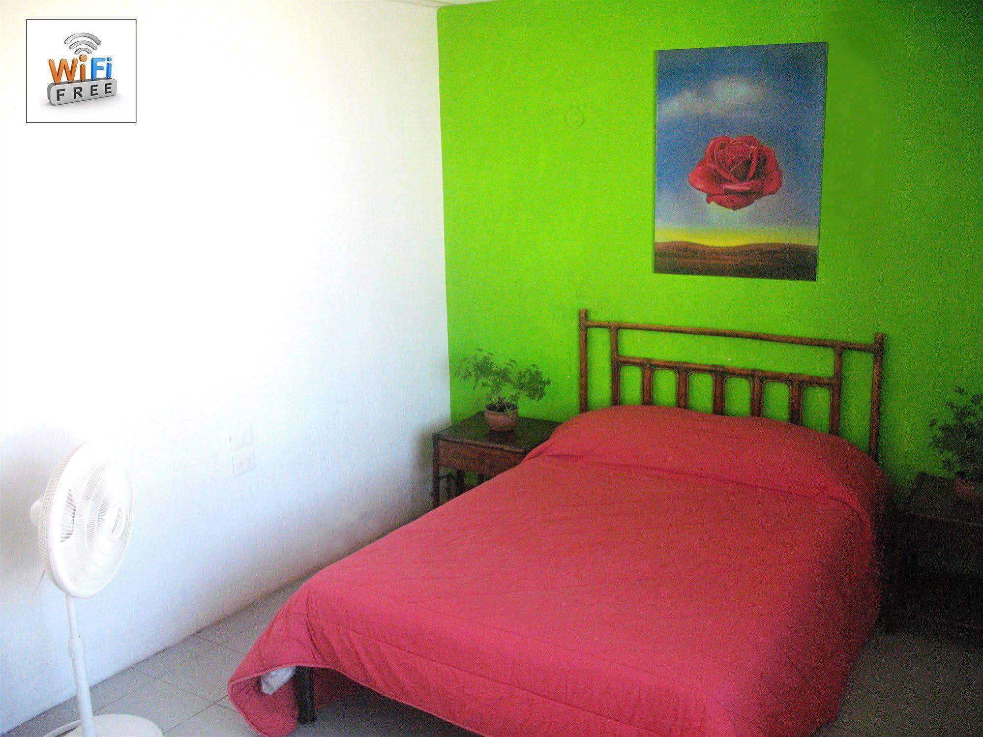 Hostel Mundo Maya Канкун Экстерьер фото