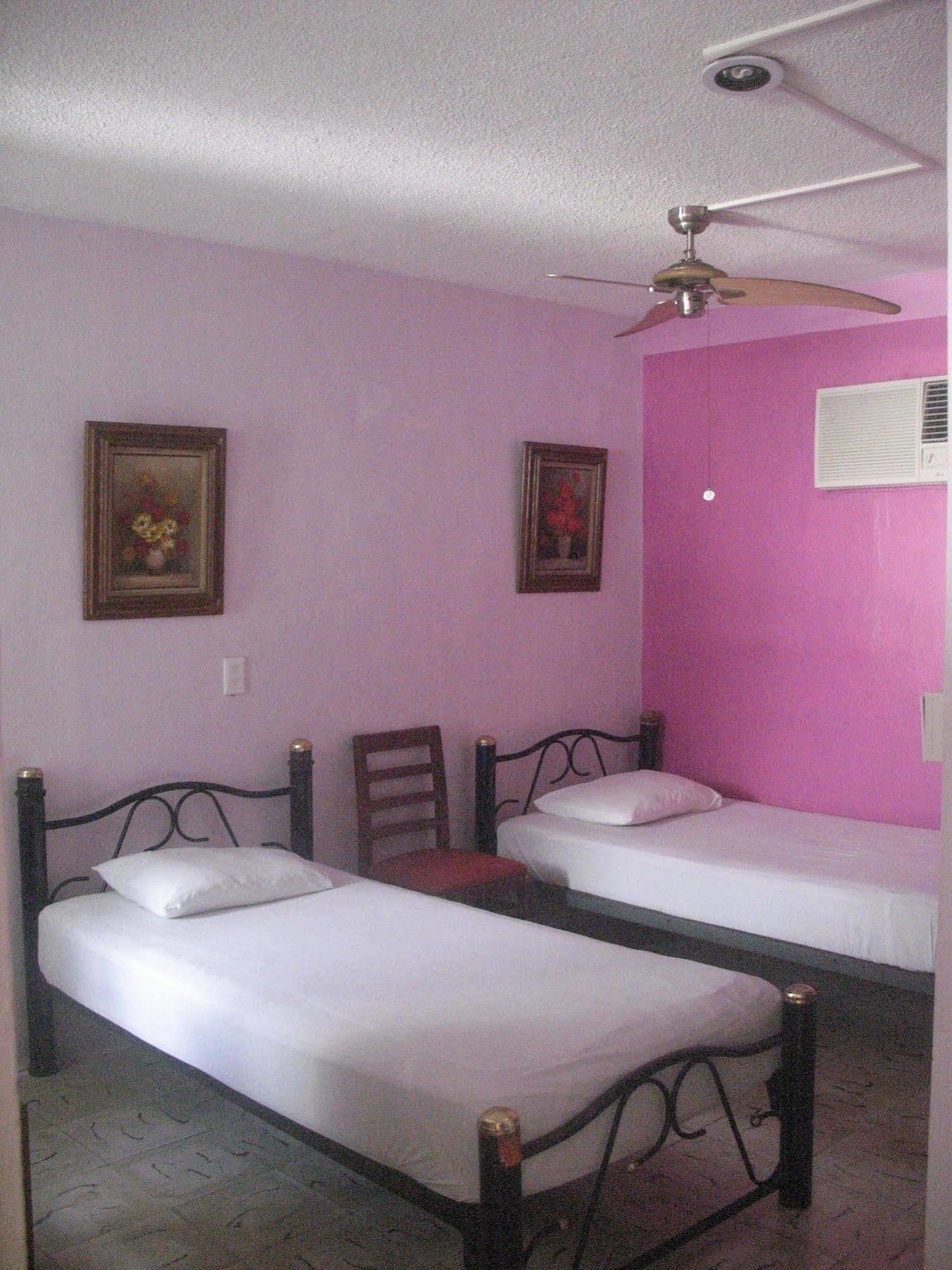 Hostel Mundo Maya Канкун Экстерьер фото