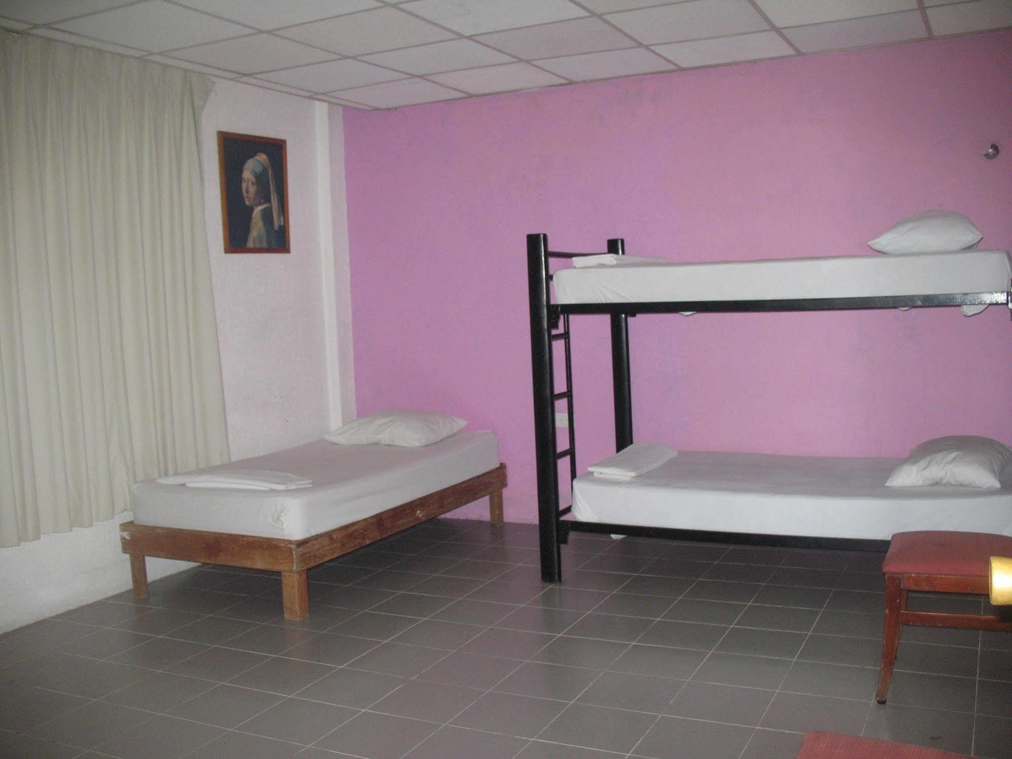 Hostel Mundo Maya Канкун Экстерьер фото