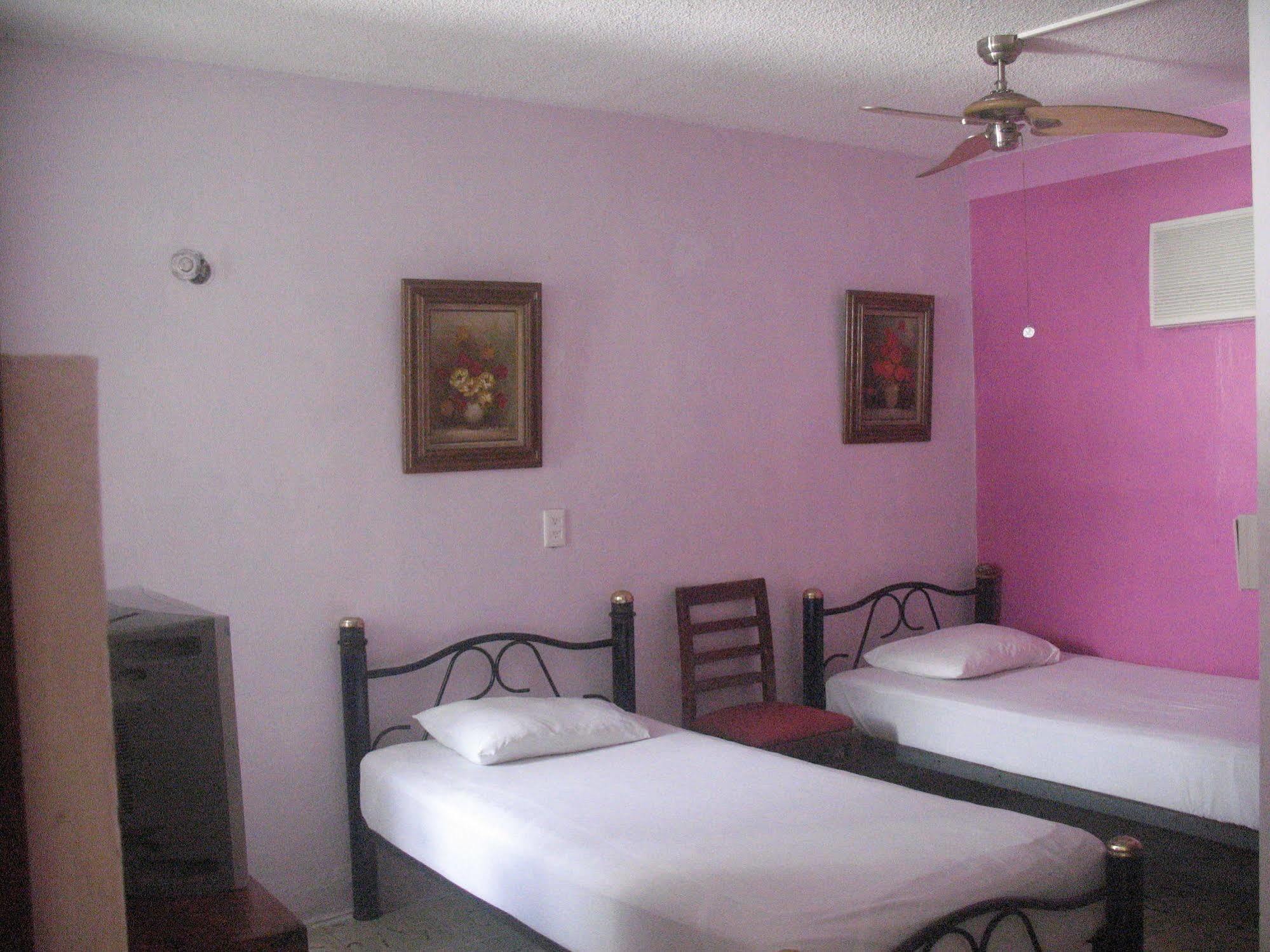 Hostel Mundo Maya Канкун Экстерьер фото