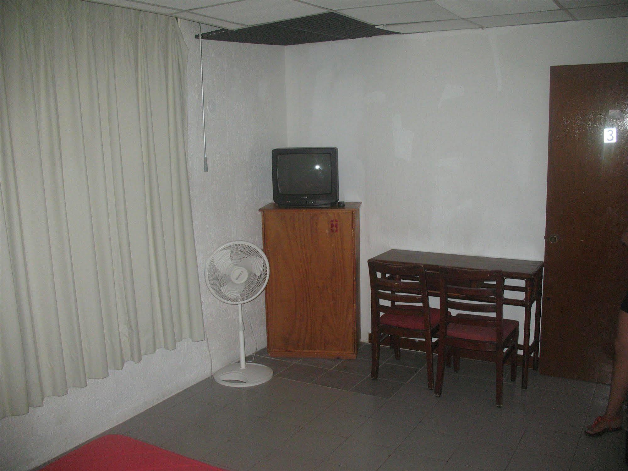 Hostel Mundo Maya Канкун Экстерьер фото