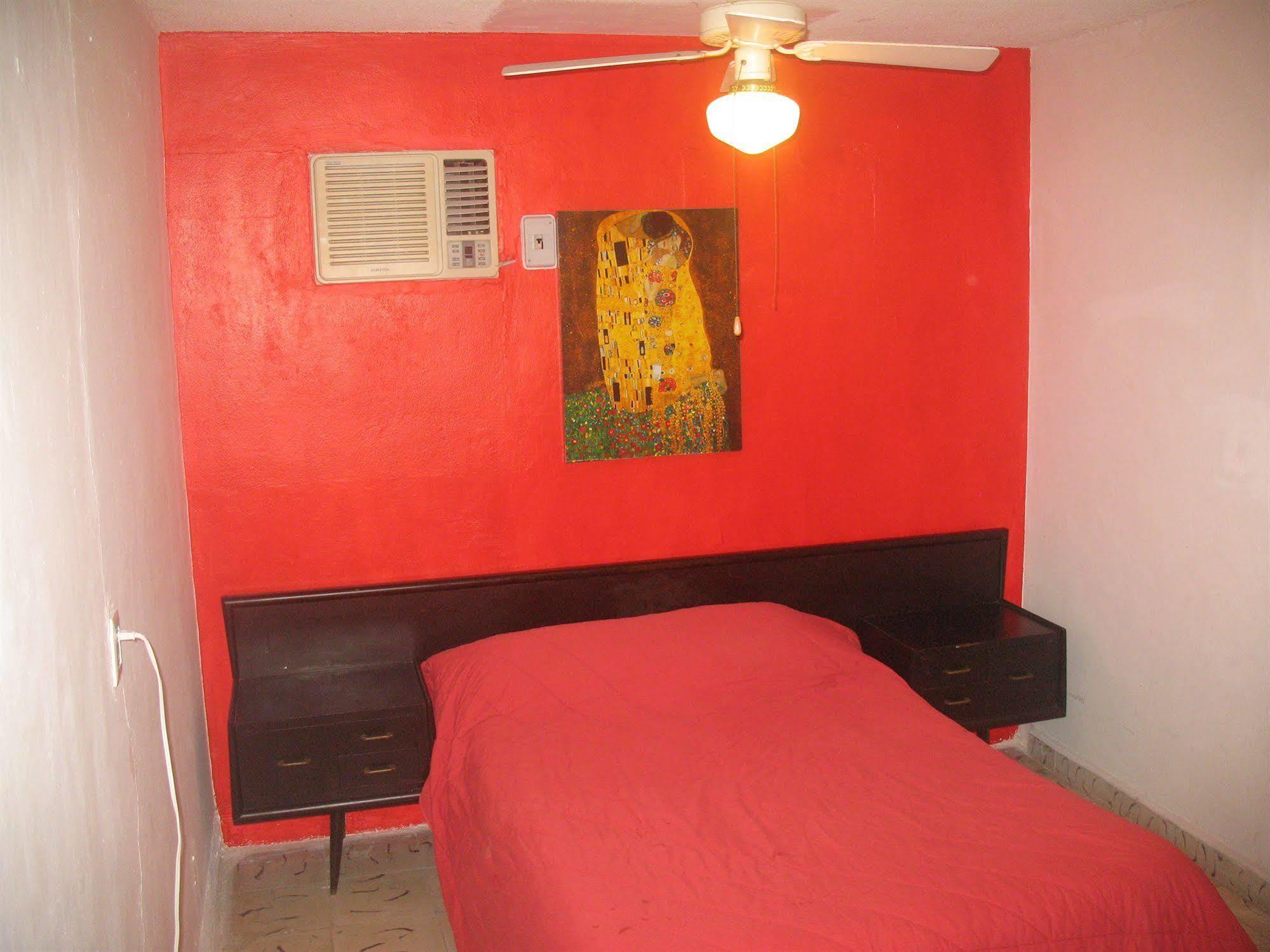 Hostel Mundo Maya Канкун Экстерьер фото