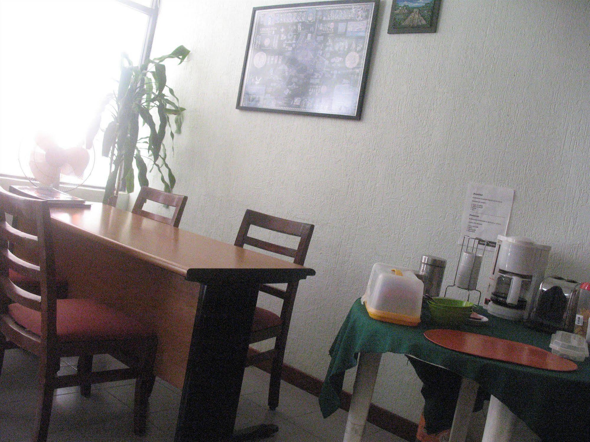 Hostel Mundo Maya Канкун Экстерьер фото